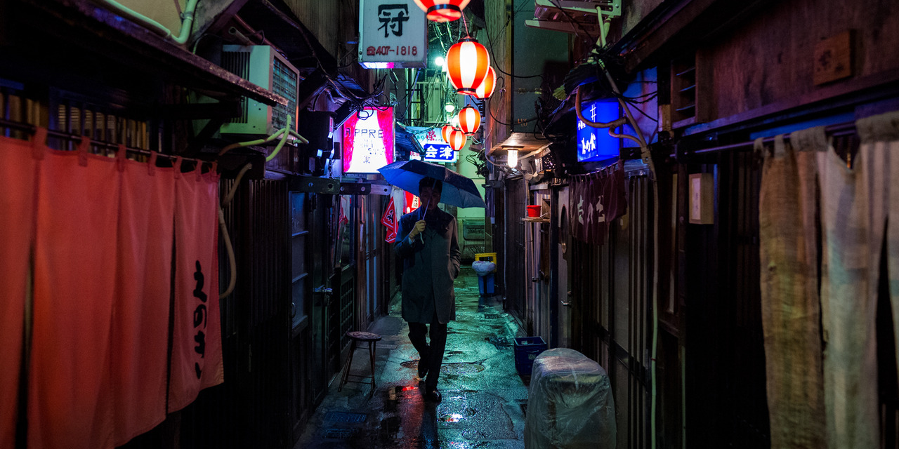 “Midnight Diner” e “Samurai Gourmet”: gustare lo spazio urbano